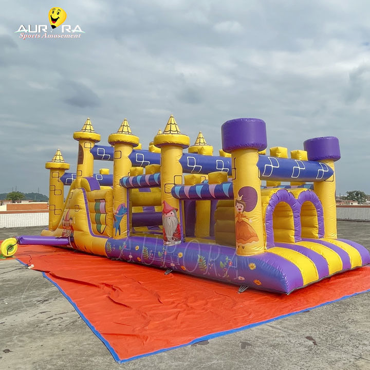 Commerciële opblaasbare hindernisbaan met glijbaan waterdicht gele paarse kleur