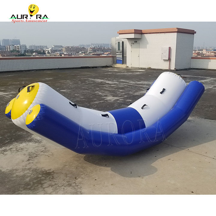 Aanpasbare kleur PVC opblaasbare waterzwaaier dubbel rocker water speelgoed