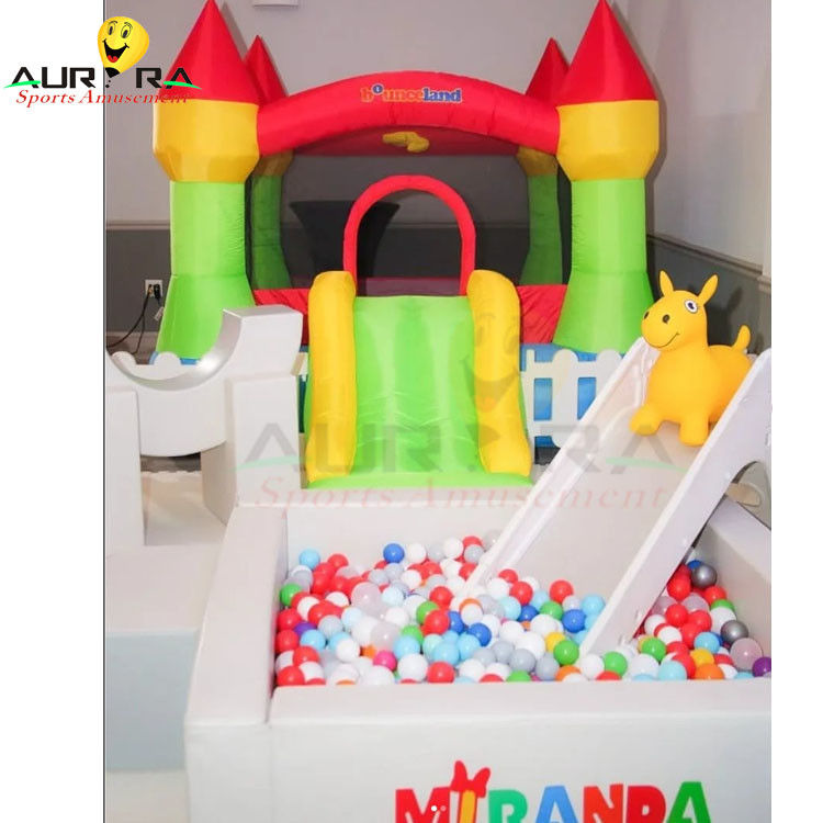 Multicolor opblaasbaar zacht speelgoed Indoor Kids Ball Pit Toy Customized