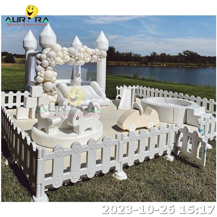 Non Fade Kids Indoor speeltuin apparatuur Witte Bounce House Merry Go Round Soft Play