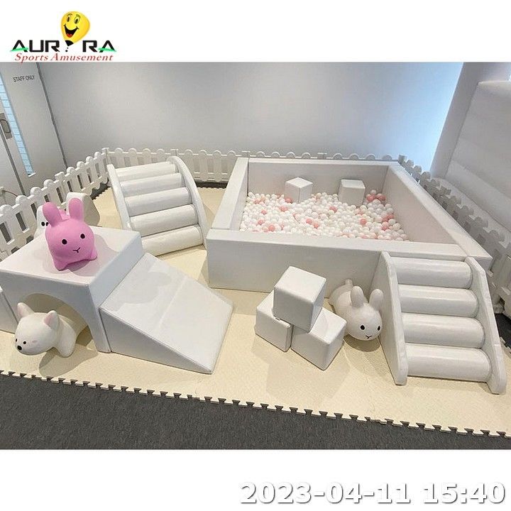 Witte en aangepaste zachte speeltoestellen Verhuur van speelruimte