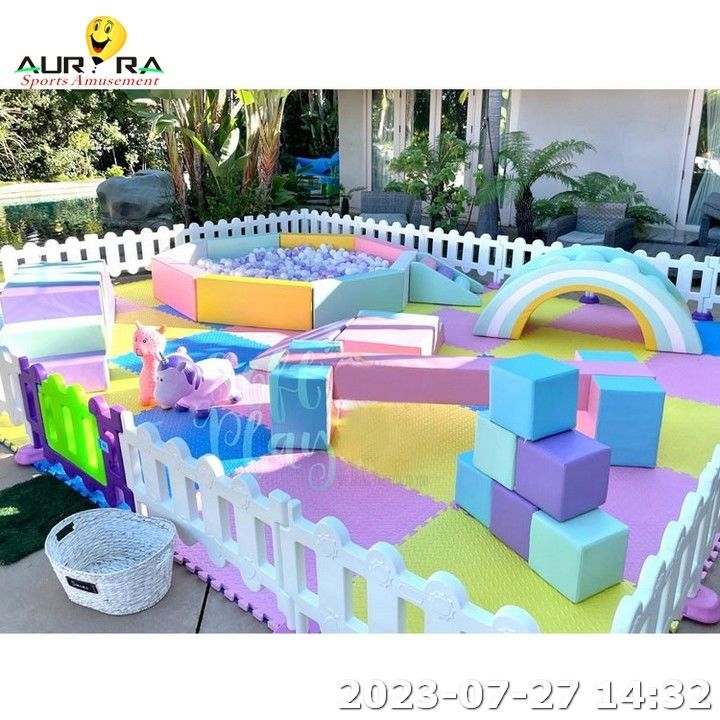 Merry Go Round Soft Play Verhuur apparatuur Schuim Soft Playground voor kinderen