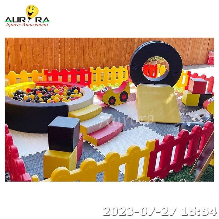 Merry Go Round Soft Play Verhuur apparatuur Schuim Soft Playground voor kinderen