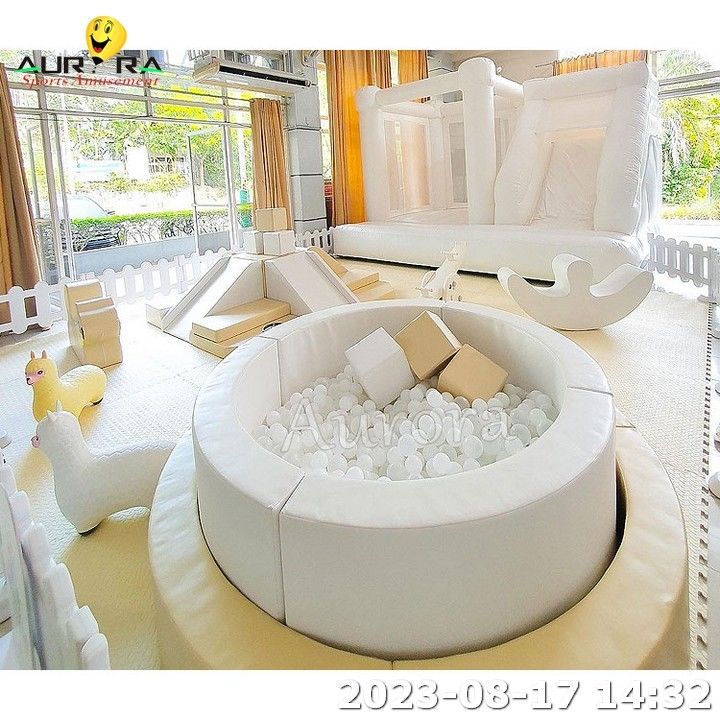 Soft Play Bounce Huis Huur Outdoor Soft Play Met Glijbaan En Bal Pit Wit