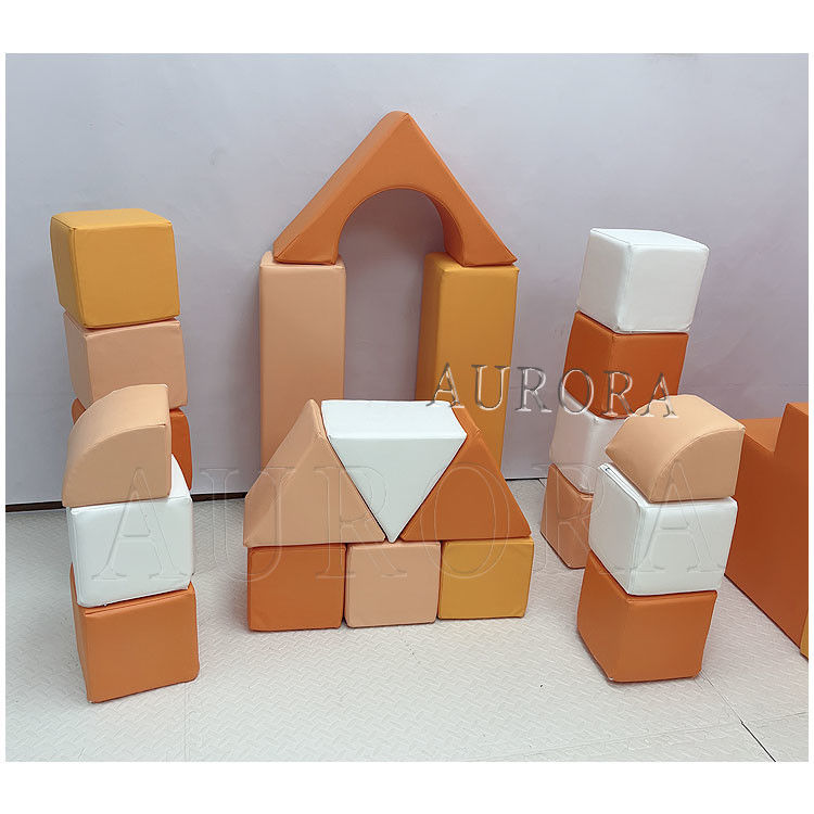 Op maat gemaakte oranje zachte speeltoestellen Indoor Outdoor Playground Met Ball Pit