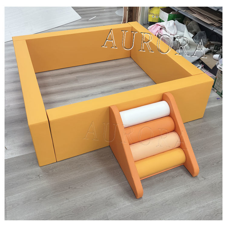 Op maat gemaakte oranje zachte speeltoestellen Indoor Outdoor Playground Met Ball Pit