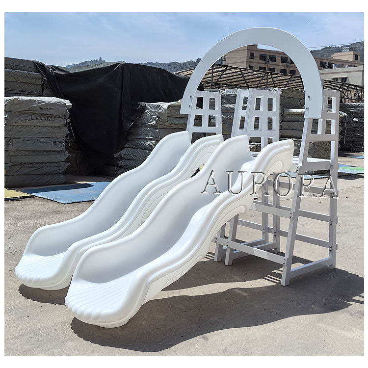 Buiten dubbele glijbaan met boog Wit zachte speelapparatuur Plastic glijbaan Kinders spelen glijbaan