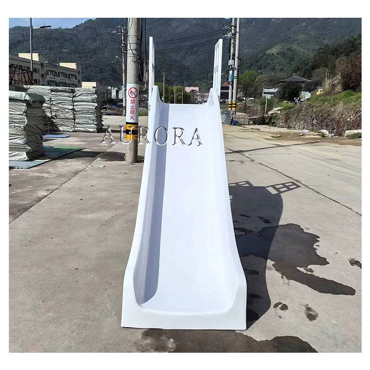 Gepersonaliseerde golfglijbaan Buiten Voor Kinderen Plastic Populaire Veiligheidsglijbaan Soft Play Glijbaan